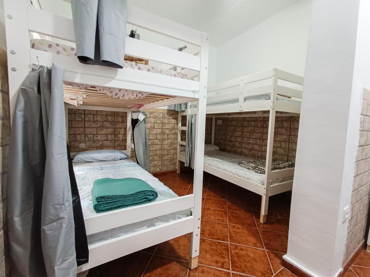 Einzelbett im gemischten Schlafsaal